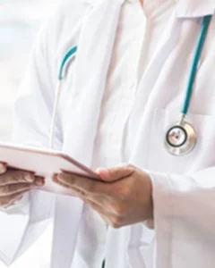 בדיקה רפואית על ידי רופא מומחה לנזקי רעש